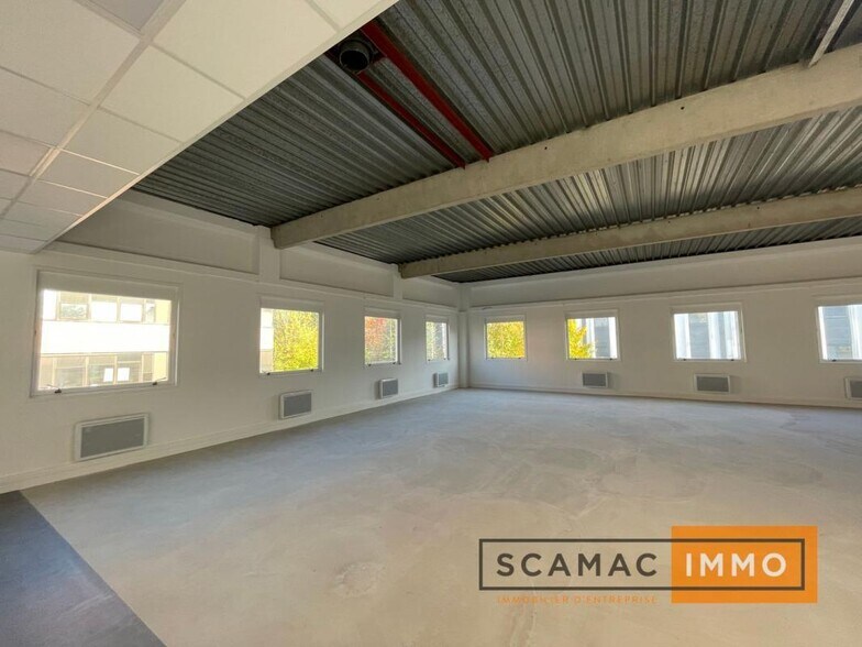 Industriel/Logistique dans Verrières-le-Buisson à louer - Photo de l’immeuble – Image 2 sur 15