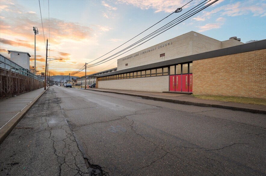 1200 Orr Ave, Kittanning, PA à vendre - Photo principale – Image 1 sur 38