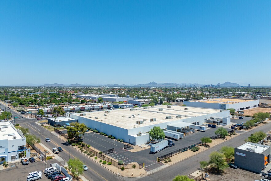 3865 W Van Buren St, Phoenix, AZ à louer - Photo de l’immeuble – Image 3 sur 7