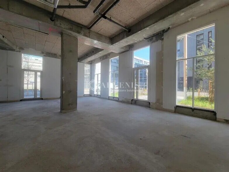 Local commercial dans Saint-Denis à louer - Photo de l’immeuble – Image 3 sur 7
