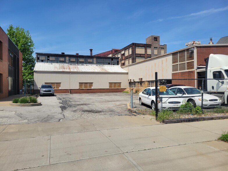 4205 St Clair Ave, Cleveland, OH à vendre - Photo de l’immeuble – Image 3 sur 4