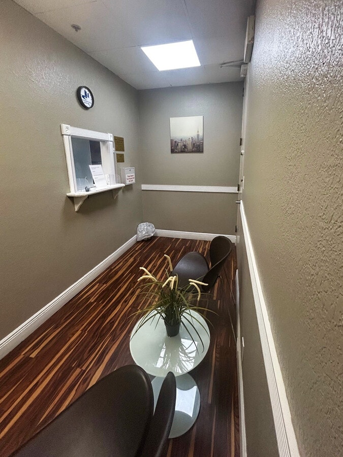 900 W 49th St, Hialeah, FL 33012 - Lot 220 -  - Photo intérieure - Image 1 of 4