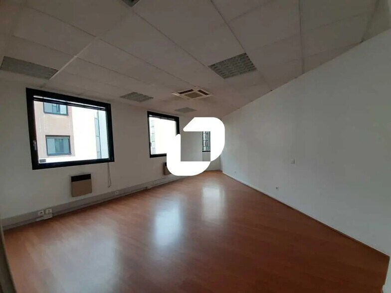 Bureau dans Jouy-en-Josas à louer - Photo de l’immeuble – Image 3 sur 4