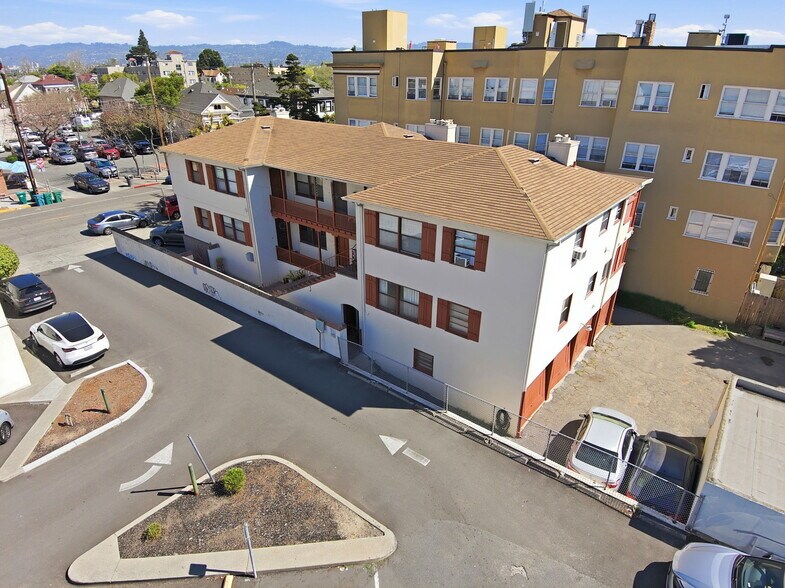 712 Santa Clara Ave, Alameda, CA à vendre - Photo de l’immeuble – Image 2 sur 16