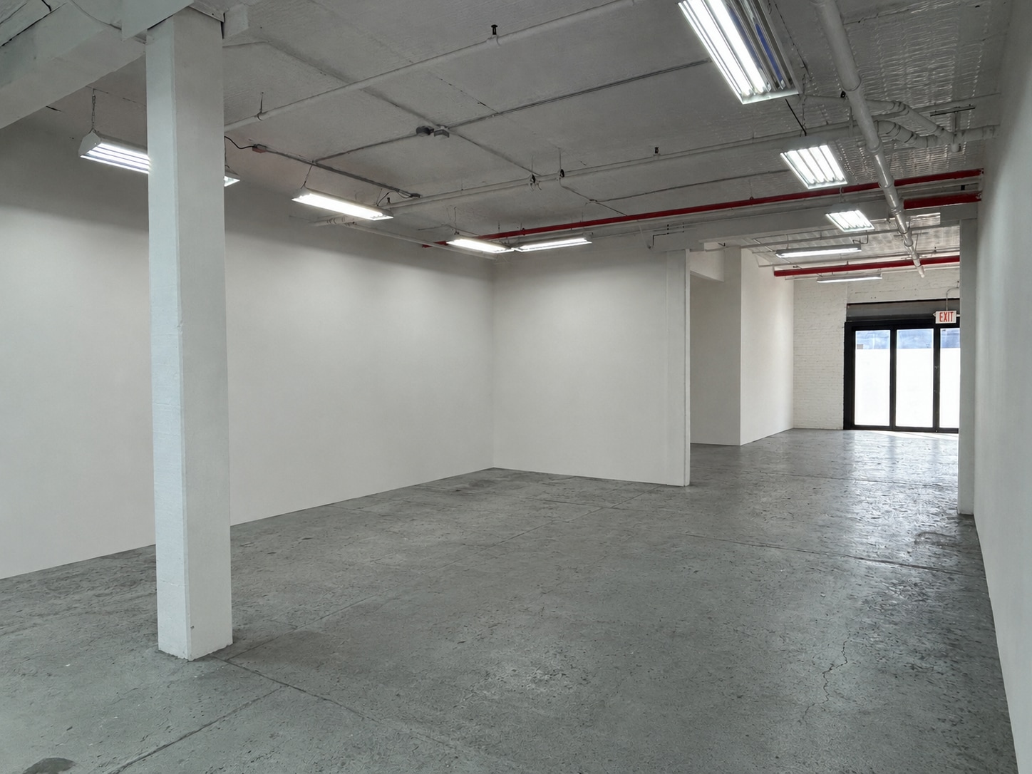 109 Ingraham St, Brooklyn, NY à louer Photo intérieure– Image 1 sur 5