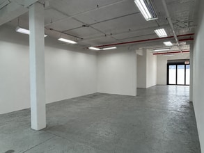 109 Ingraham St, Brooklyn, NY à louer Photo intérieure– Image 1 sur 5