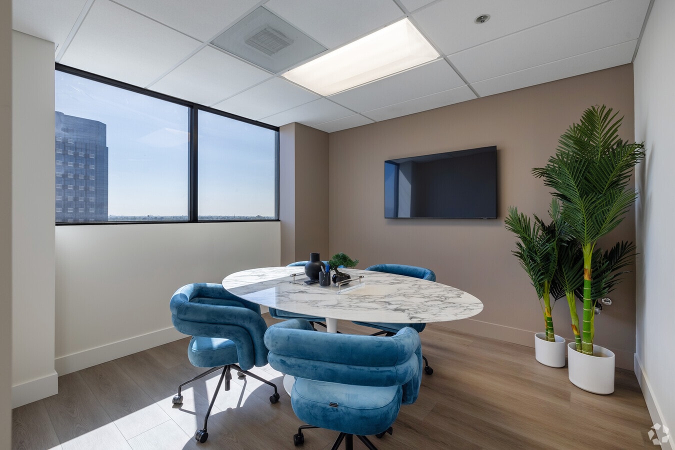 6200 Wilshire Blvd, Los Angeles, CA 90048 - Lot 1210 -  - Photo intérieure - Image 1 of 8