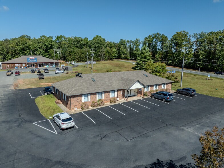 The Crofton Plaza portefeuille de 9 biens à vendre sur LoopNet.fr - Photo de l’immeuble – Image 2 sur 35