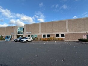 75 International Dr, Windsor, CT à louer Photo intérieure– Image 1 sur 3