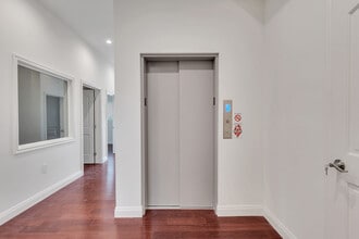 1112 N Sherbourne Dr, West Hollywood, CA à louer Photo intérieure– Image 2 sur 19