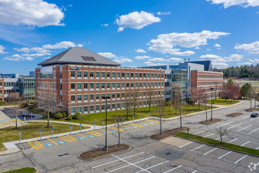 65 Blue Sky Dr, Burlington, MA à louer - Photo principale – Image 1 sur 18