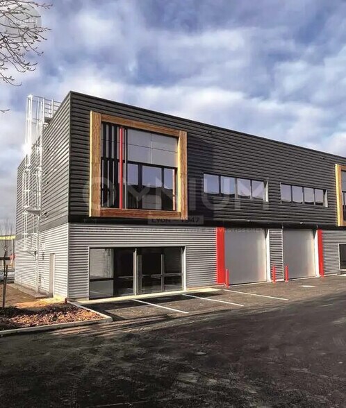 Bureau dans Saint-Quentin-Fallavier à louer - Photo de l’immeuble – Image 2 sur 5