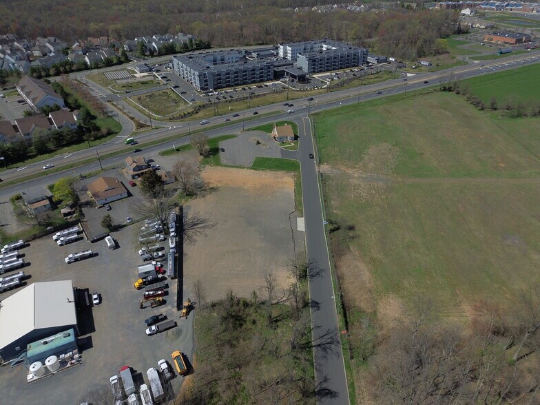 2-8 Quarry Ln, North Brunswick, NJ à louer - Autre – Image 2 sur 12
