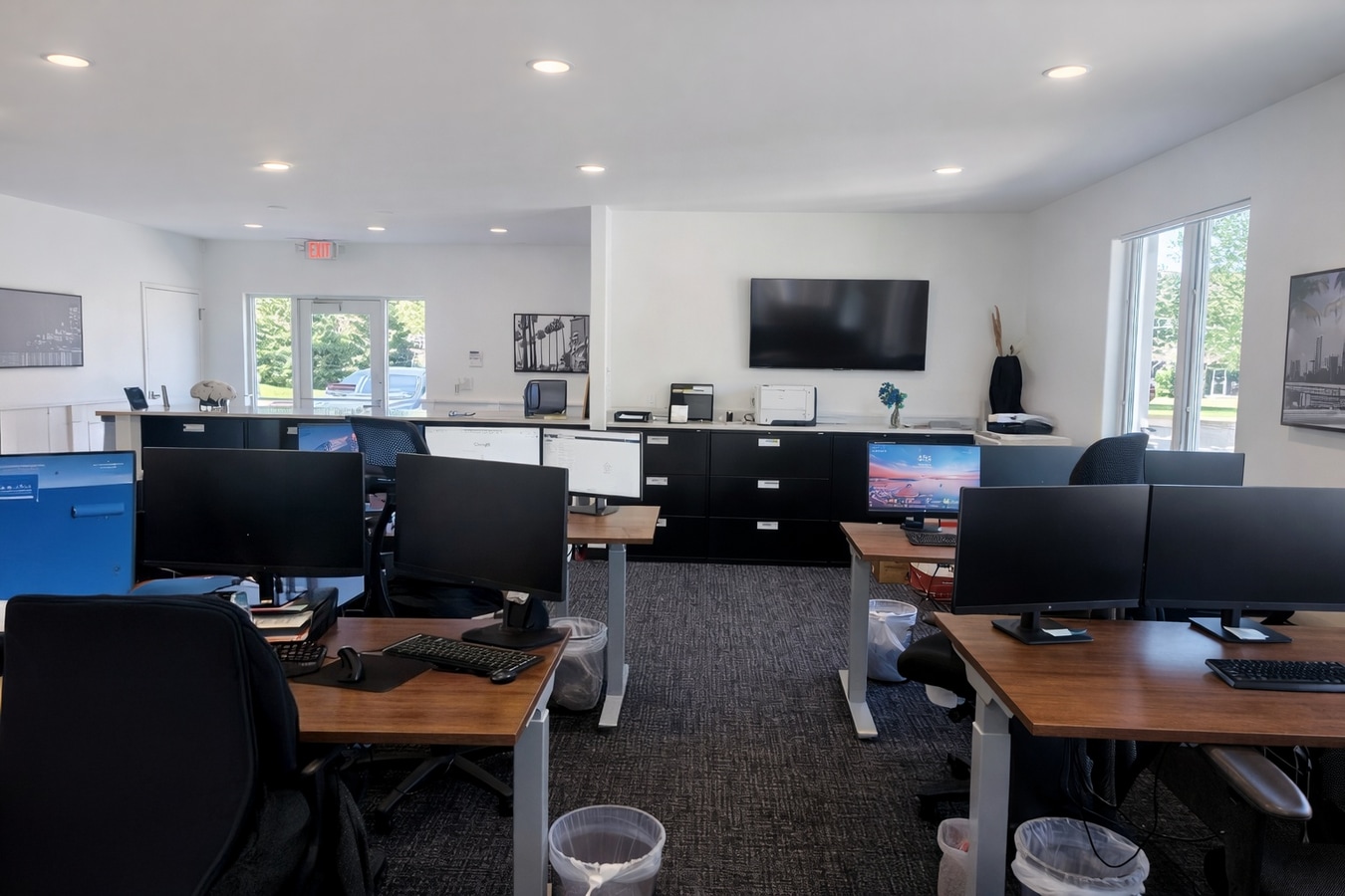 18045-18049 Oak St, Omaha, NE 68130 - Lot A & B -  - Photo intérieure - Image 1 of 4