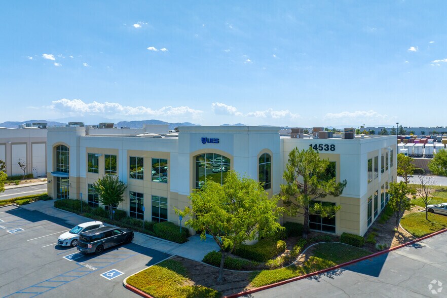 14538 Meridian Pky, Riverside, CA à vendre - Photo de l’immeuble – Image 3 sur 4