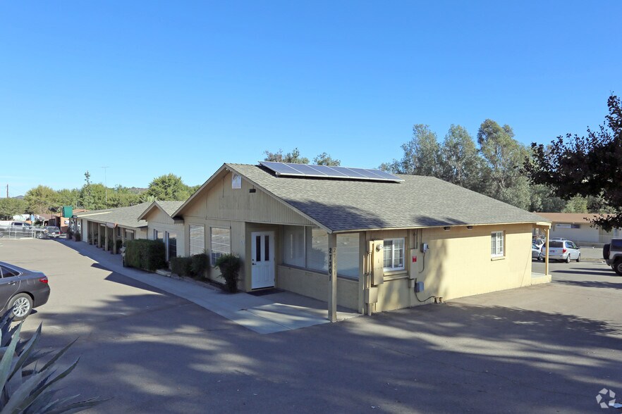 27301-27319 Valley Center Rd, Valley Center, CA à louer - Photo de l’immeuble – Image 1 sur 8