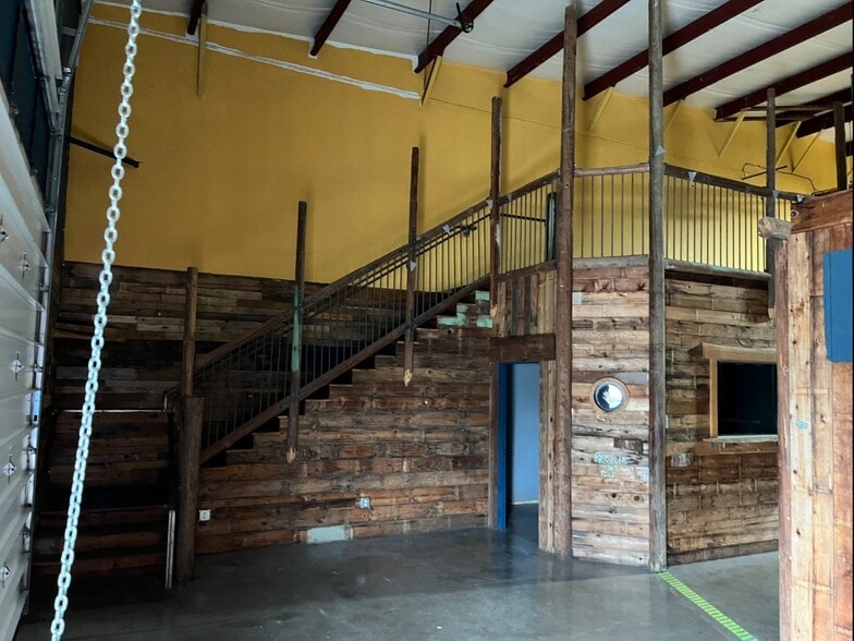 5681 Crater Lake Hwy, Central Point, OR à louer - Photo intérieure – Image 2 sur 14