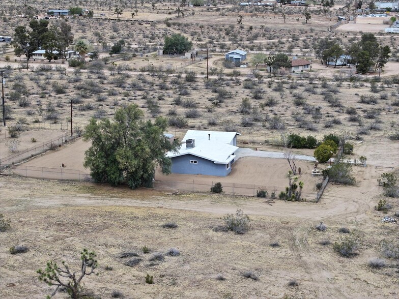1412 Old Woman Springs Rd, Yucca Valley, CA à vendre - Photo de l’immeuble – Image 3 sur 23