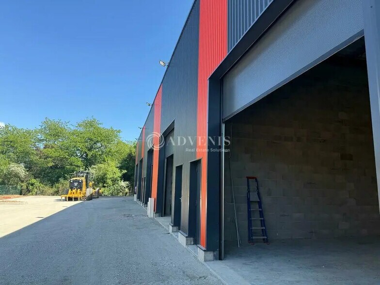 Local d'activités dans Charvieu-Chavagneux à vendre - Photo de l’immeuble – Image 2 sur 6