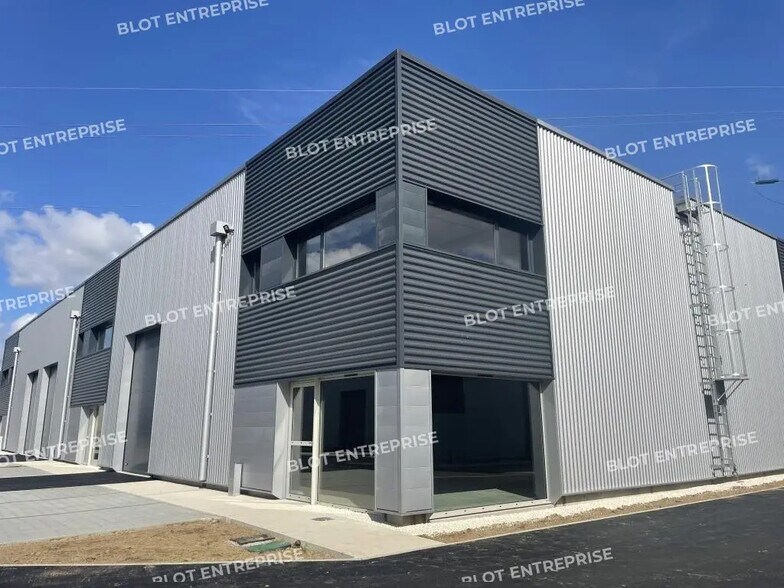 Local d'activités dans Saint-Jean-de-Boiseau à vendre - Photo de l’immeuble – Image 3 sur 6