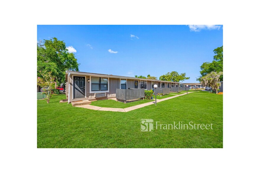 18933 Quercus Dr, Hudson, FL à vendre - Photo de l’immeuble – Image 3 sur 29