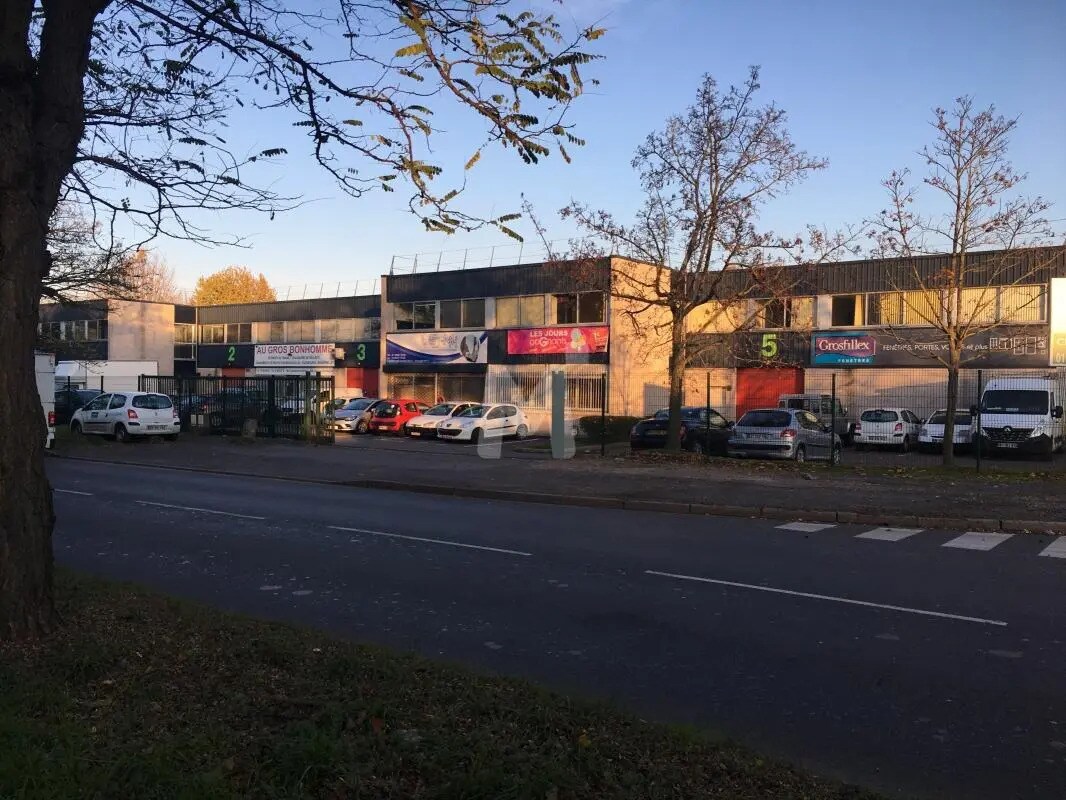 Local d’activités dans Wissous à louer Photo de l’immeuble– Image 1 sur 7
