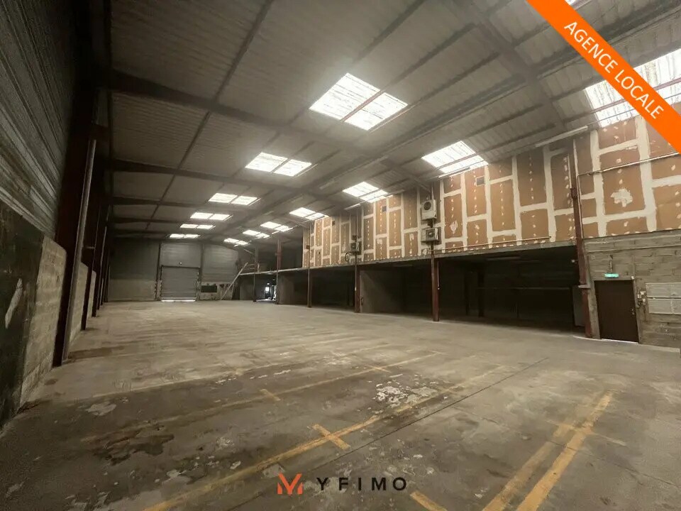 Local d’activités dans Élancourt à louer Photo de l’immeuble– Image 1 sur 6