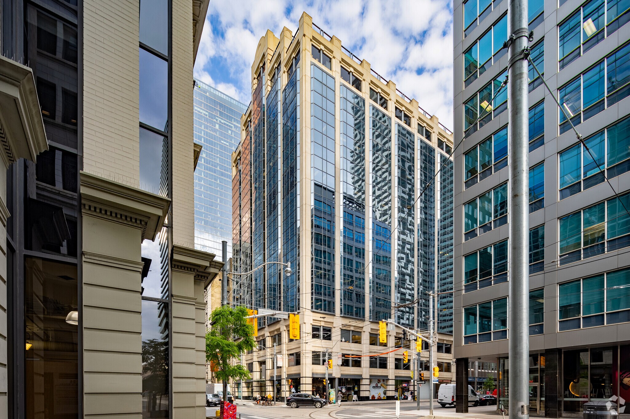 20 Adelaide St E, Toronto, ON à louer Photo de l’immeuble– Image 1 sur 9