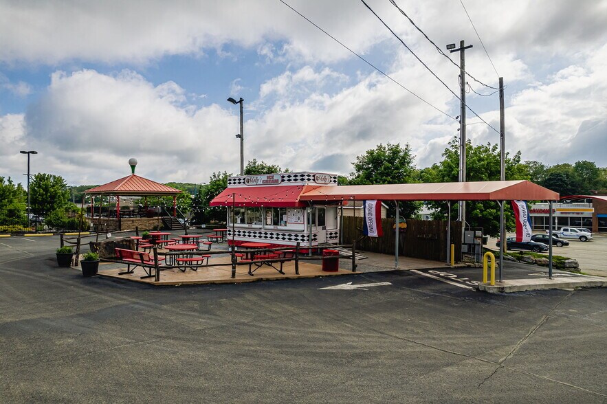 1548 Center Ave, Somerset, PA à louer - Photo principale – Image 1 sur 5