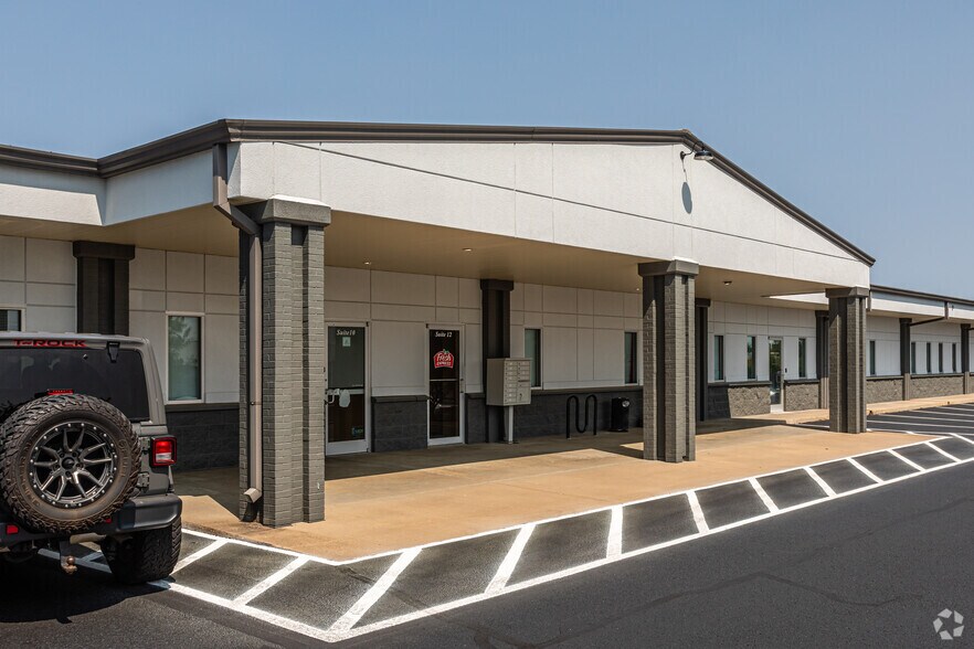 2701 SE Otis Corley Dr, Bentonville, AR à louer - Photo principale – Image 1 sur 14