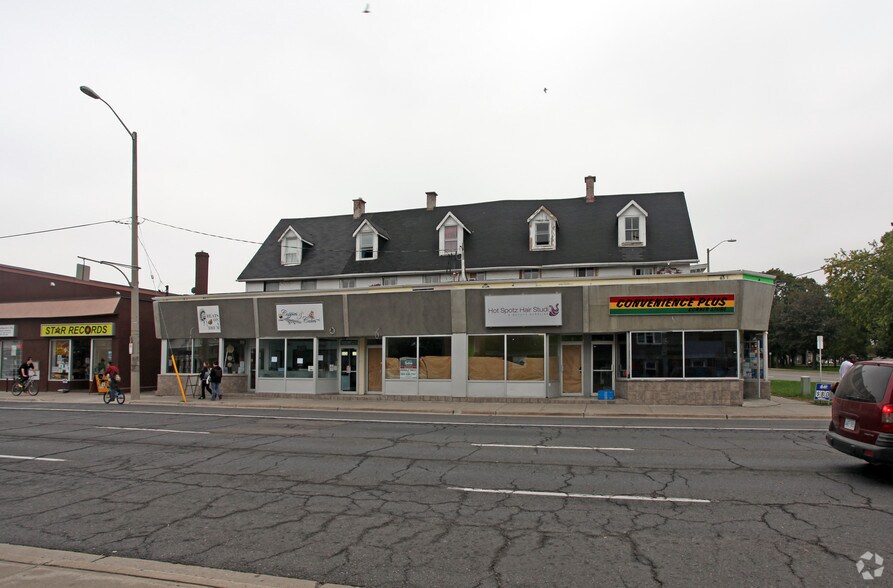 134-142 Simcoe St S, Oshawa, ON à vendre - Photo de l’immeuble – Image 2 sur 4