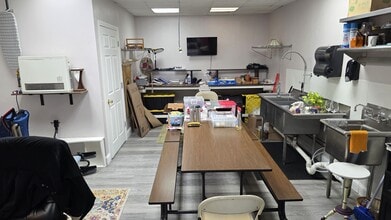 224 Main St, Oakville, CT à louer Photo intérieure– Image 2 sur 5