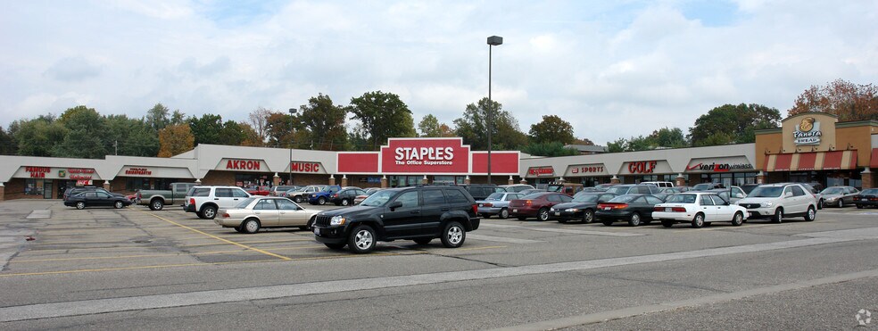 585-697 Howe Ave, Cuyahoga Falls, OH à louer - Photo de l’immeuble – Image 2 sur 5