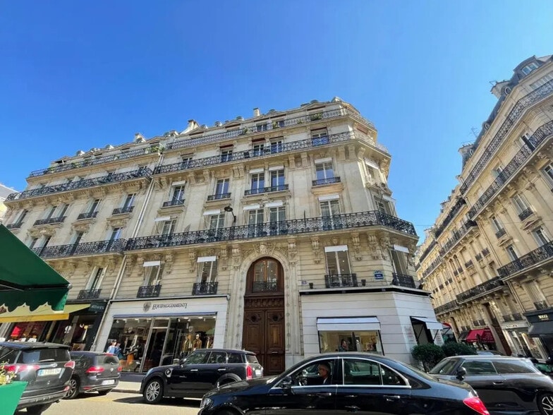 10 Rue Marbeuf, Paris à louer - Photo de l’immeuble – Image 1 sur 12