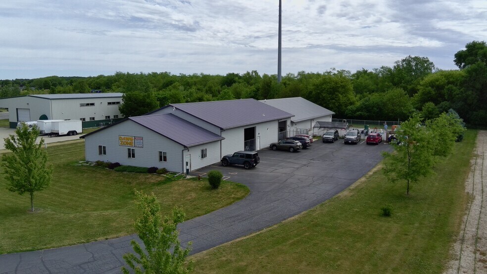 4030 Commercial Dr, Janesville, WI à vendre - Photo de l’immeuble – Image 3 sur 10