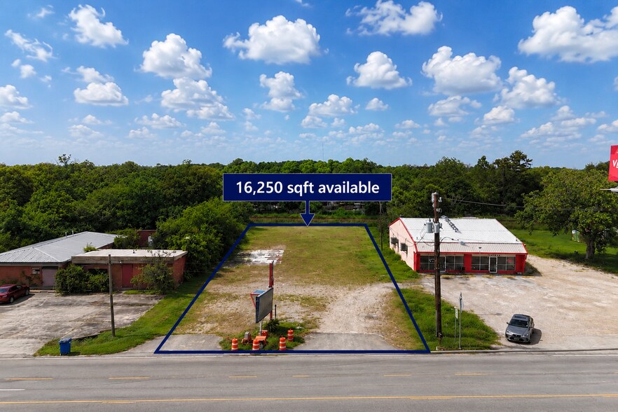 8507 Highway 6, Hitchcock, TX à vendre - Photo principale – Image 1 sur 2