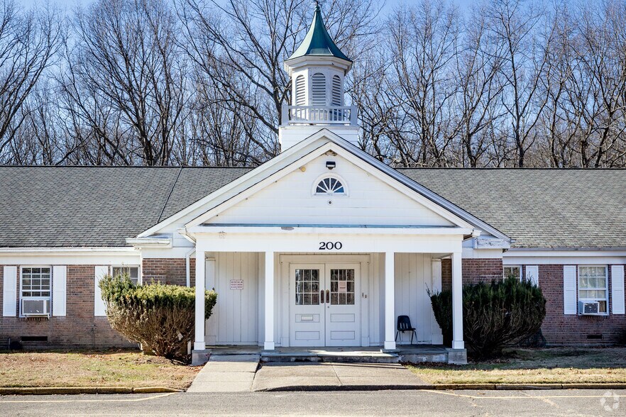 200 Nicolls Rd, Stony Brook, NY à vendre - Photo de l’immeuble – Image 2 sur 6