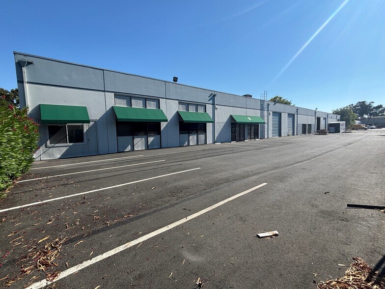 130 Mason Cir, Concord, CA à louer - Photo de l’immeuble – Image 1 sur 8