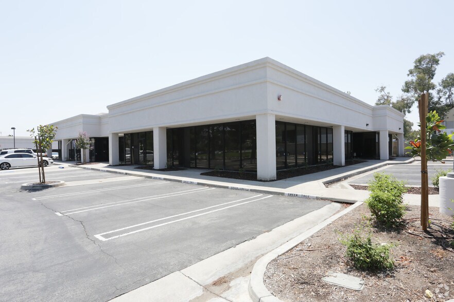 10300 4th St, Rancho Cucamonga, CA à louer - Photo principale – Image 3 sur 12