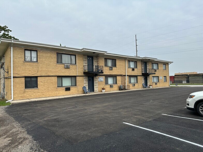 611 E 151st St, Phoenix, IL à vendre - Photo de l’immeuble – Image 2 sur 11