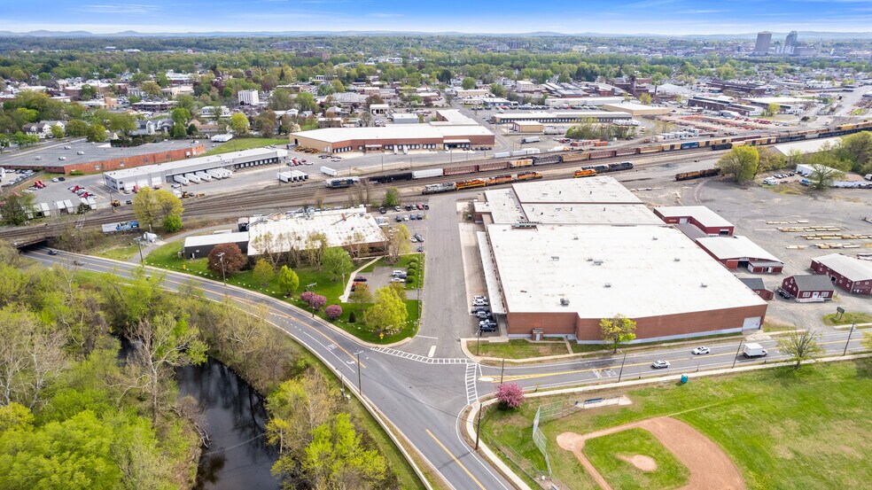 26 Sears Way, West Springfield, MA à louer - Photo de l’immeuble – Image 3 sur 34