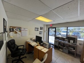 3551 23rd Ave S, Lake Worth, FL à louer Photo intérieure– Image 2 sur 4