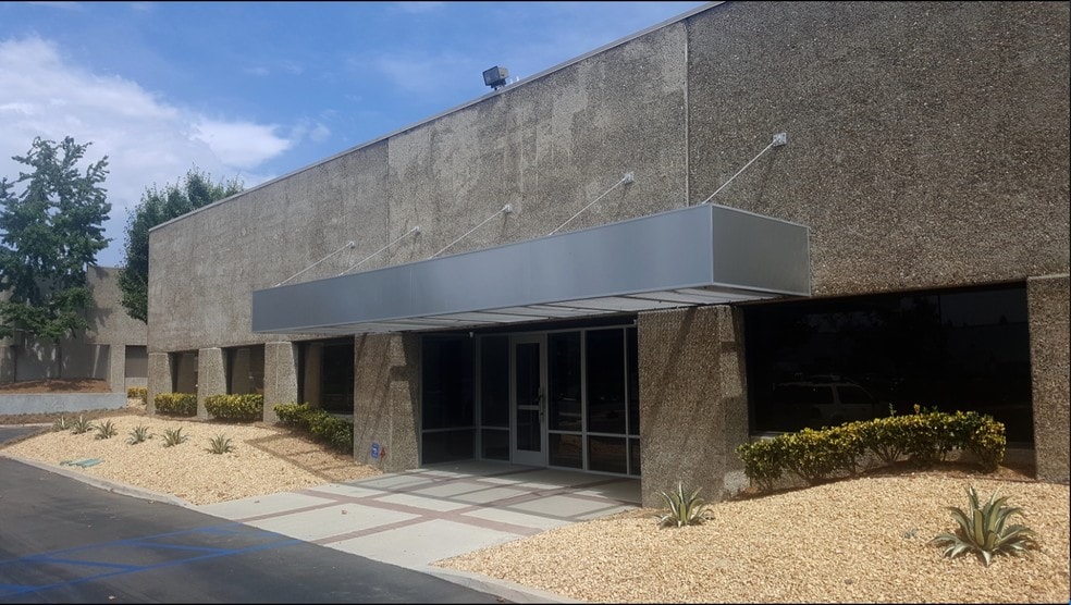 3929 Calle Fortunada, San Diego, CA à louer - Photo principale – Image 1 sur 4