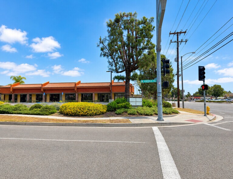 17350-17380 Norwalk Blvd, Cerritos, CA à louer - Photo de l’immeuble – Image 2 sur 5