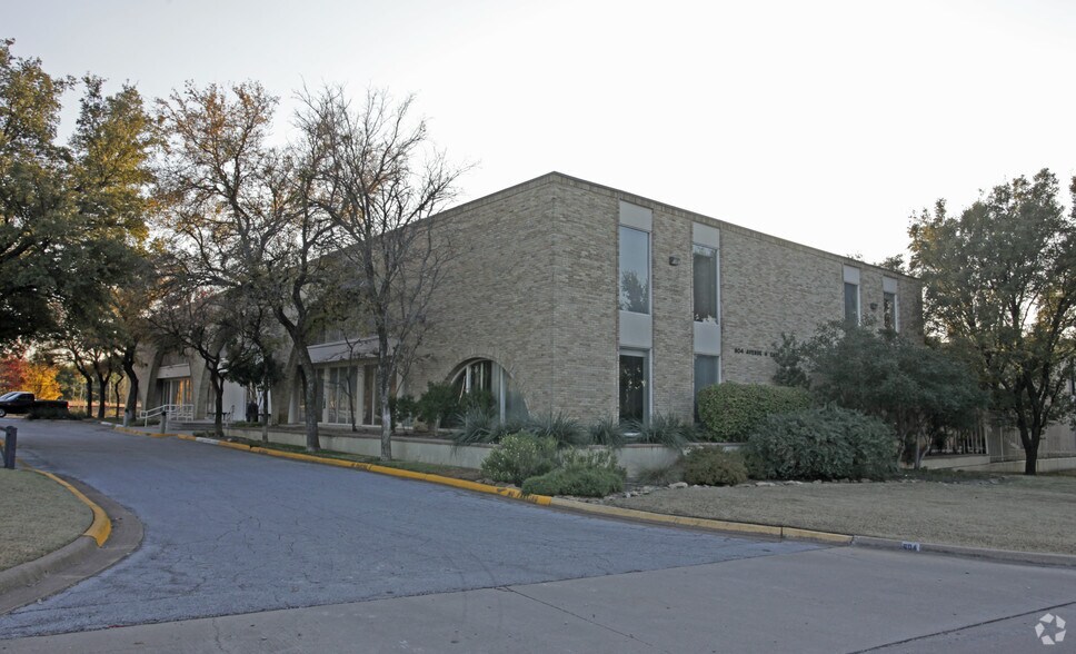 2670 & 2660 E Lamar Blvd portefeuille de 2 biens à vendre sur LoopNet.fr - Photo principale – Image 3 sur 4