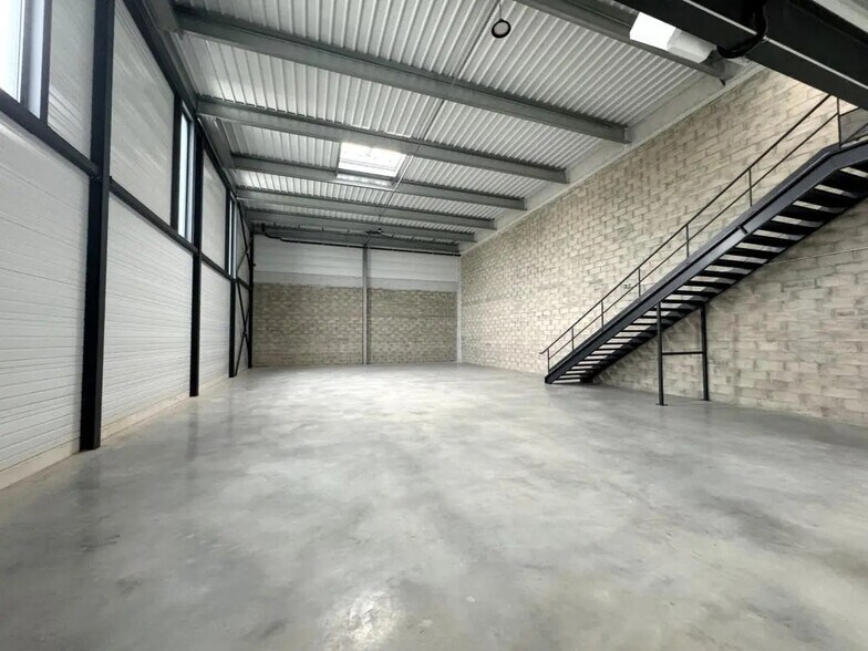 Bureau dans Éragny à louer - Photo intérieure – Image 2 sur 16