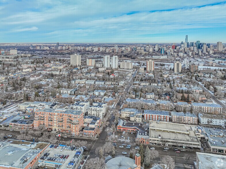 10740-10748 82 Ave NW, Edmonton, AB à louer - Aérien – Image 2 sur 3