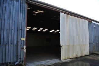 Plus de détails pour Lower Common, Eversley - Industriel/Logistique à louer