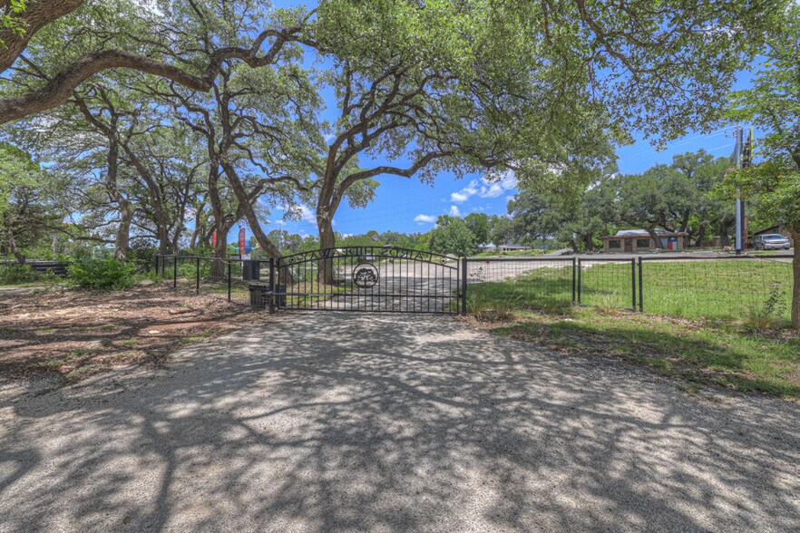 14147 FM 306, Canyon Lake, TX à vendre - Photo de l’immeuble – Image 3 sur 77