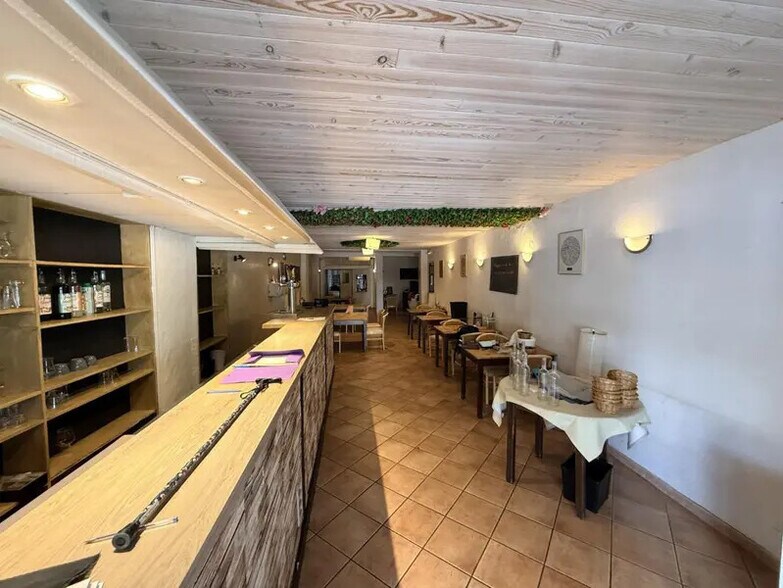 Local commercial dans Vidauban à vendre - Photo intérieure – Image 2 sur 14